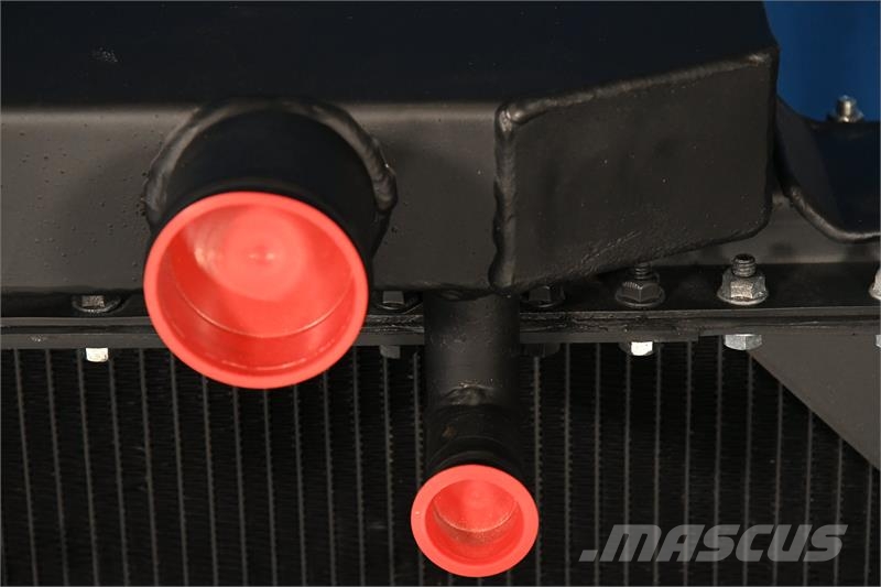 Mack Radiator # 605044 Jäähdyttimet