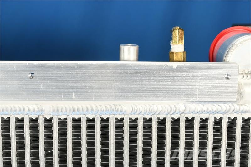 Mack Titan Radiator # 607156 Radiadores