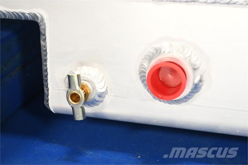 Mack Titan Radiator # 607156 Radiadores