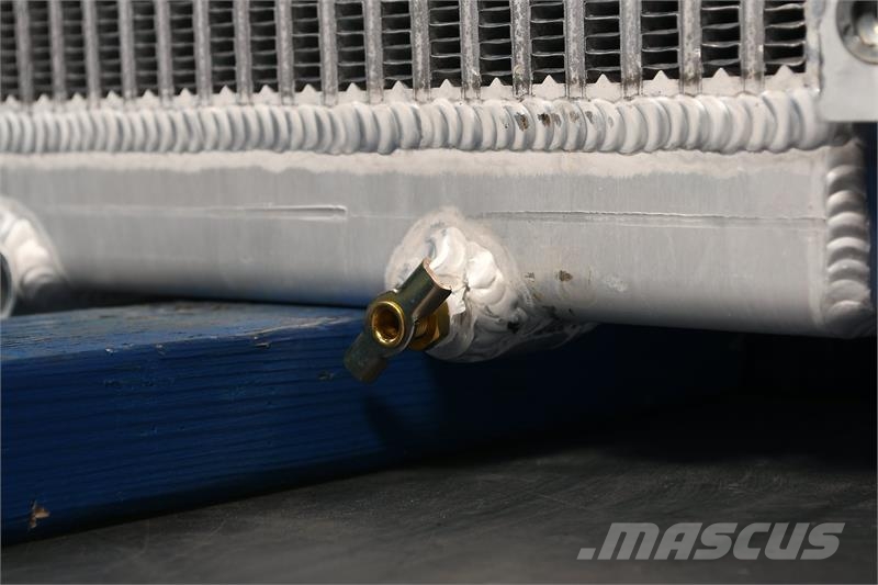 Peterbilt 220, T270 Radiator # 606118 Radiators