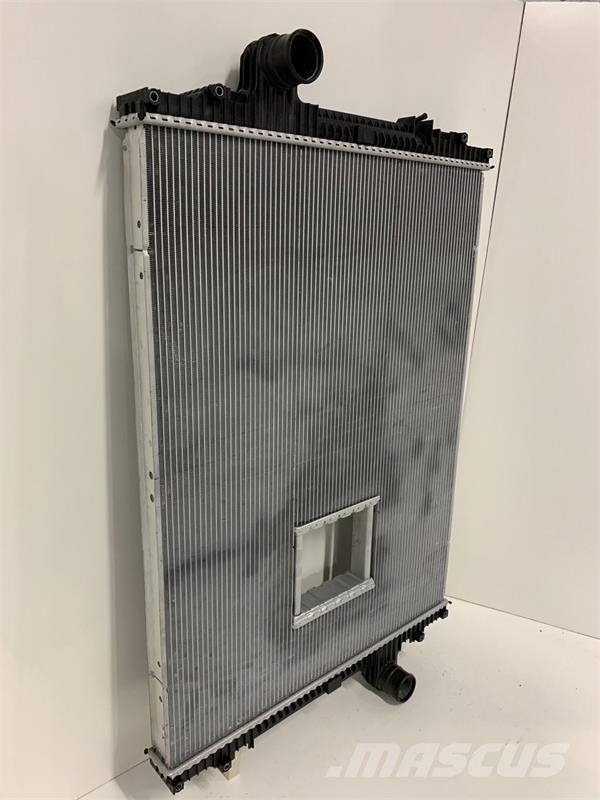 Peterbilt 320, T660 Radiator # 606093 Radiadores