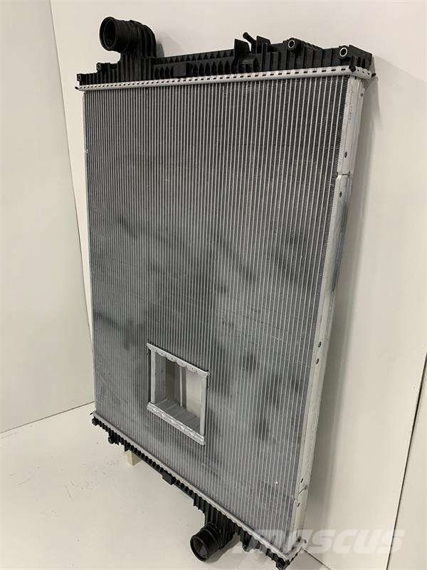 Peterbilt 320, T660 Radiator # 606093 Radiadores