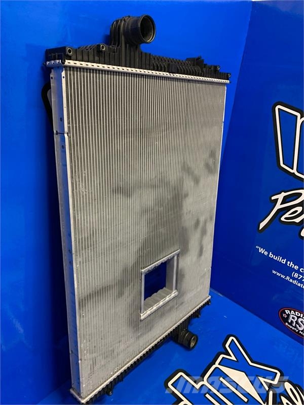 Peterbilt 320, T660 Radiator # 606093 Radiadores