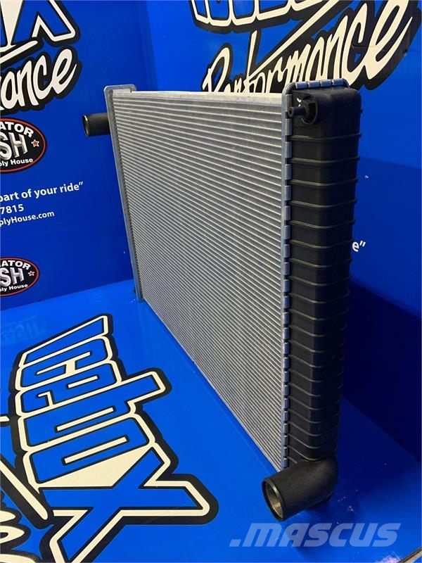 Peterbilt 330 Radiator # 606102 Radiadores