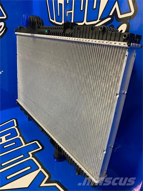 Peterbilt 335 / 340 / T-300 Radiator # 606073 Radiadores