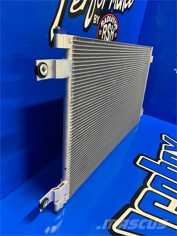 Peterbilt 367, 389, T800, T2000 AC Condenser # 606702 Radijatori