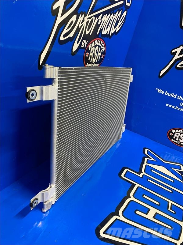 Peterbilt 384, 386, W900, T400 AC Condenser # 606907 Radiadores
