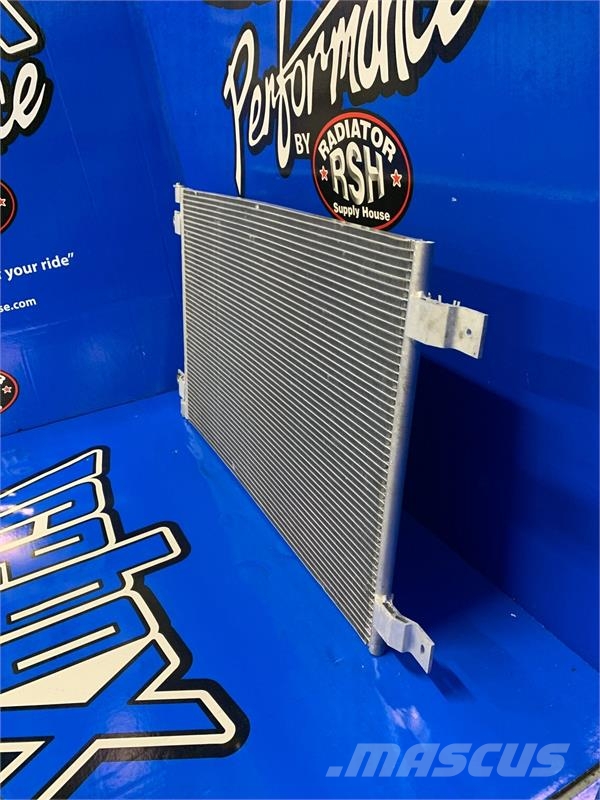 Peterbilt 384, 386, W900, T400 AC Condenser # 606907 Radiadores