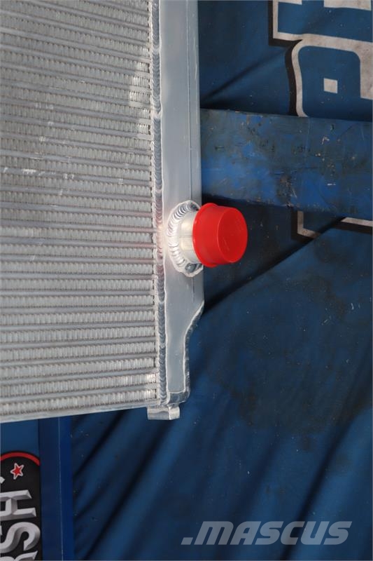 Universal Pump Radiator # 890956 Radiadores