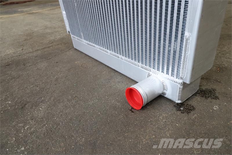 Versatile 835V,855V,875V,895V,945V,955V, Radiator # 820098 Radiatorer
