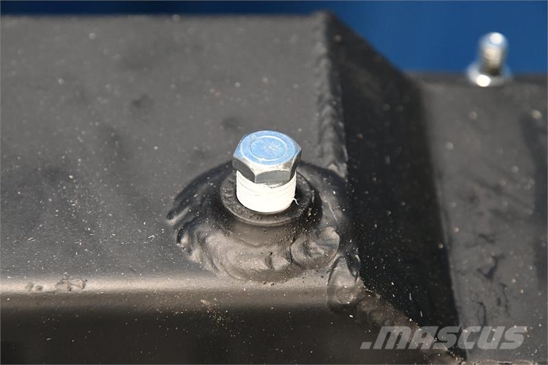 Volvo Radiator # 607004 Radiators