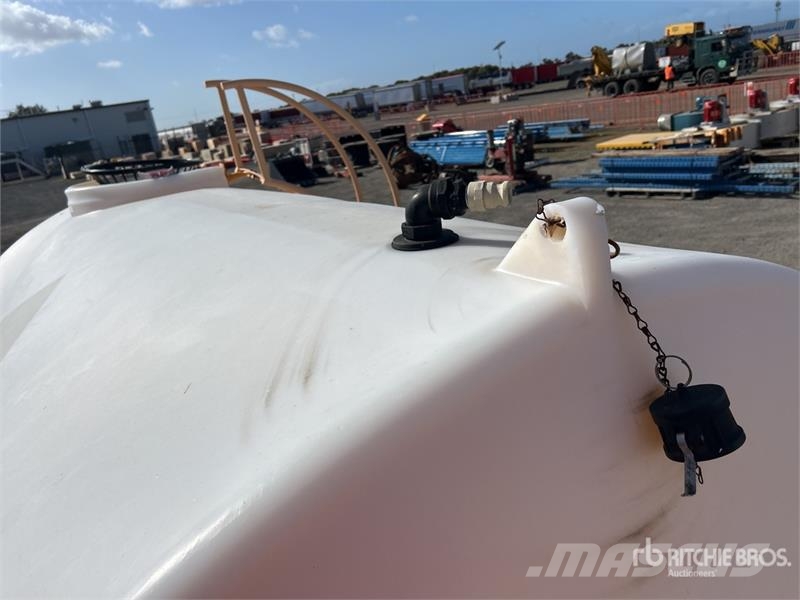 10000 L Skid Mounted Poly Water Tank Паливні та присадочні баки