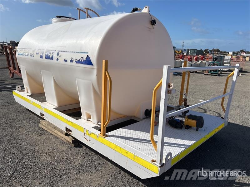 10000 L Skid Mounted Poly Water Tank Паливні та присадочні баки