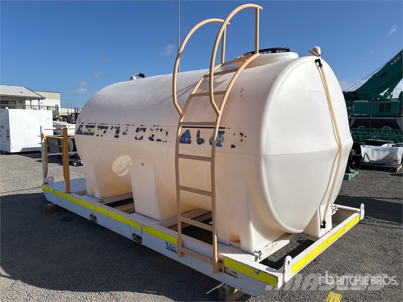 10000 L Skid Mounted Poly Water Tank Паливні та присадочні баки