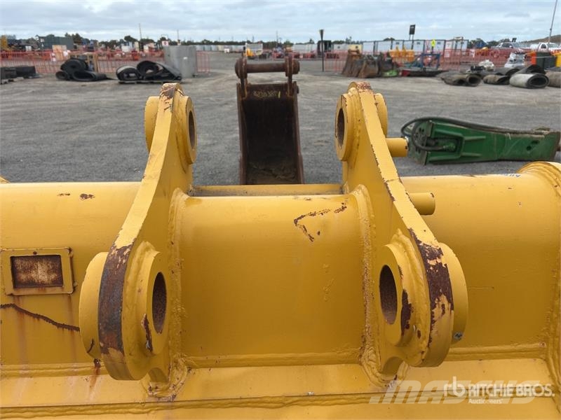 1190 mm Digging Excavator Bucket - Fits 20 ton Buckets