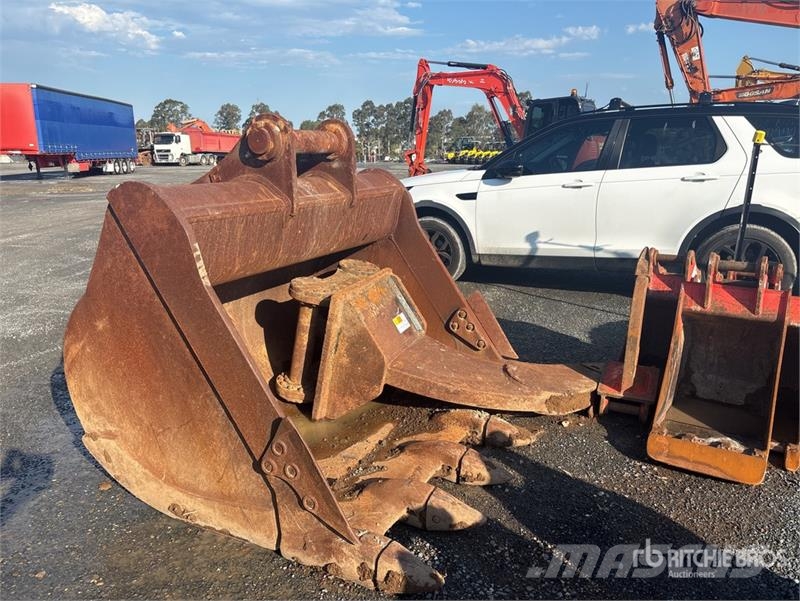  1750 mm Q/C Digging Excavator Bucket - Fits Hitach Baldes