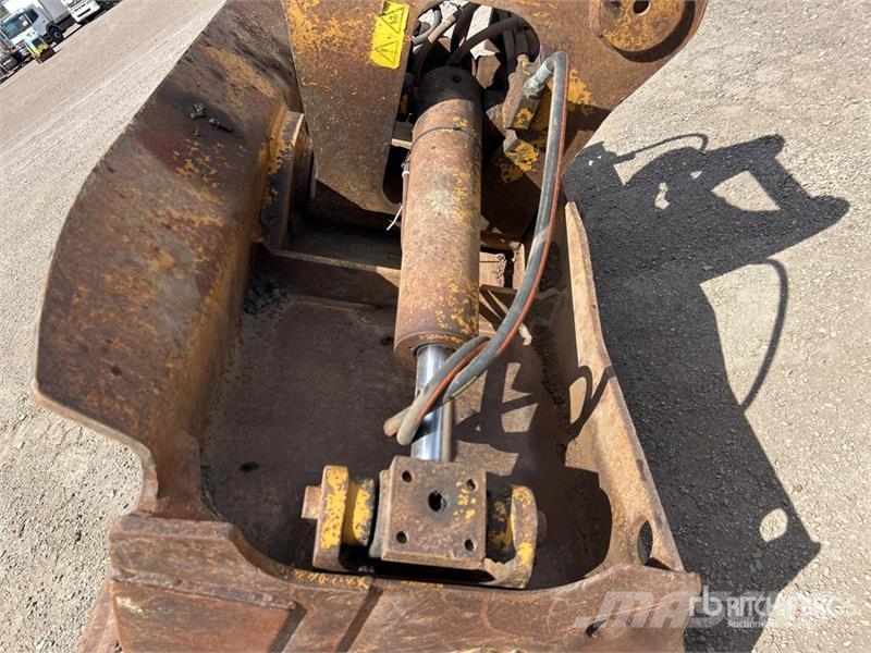 1800 mm Hydraulic Tilting Excavator Bucket - Fits Kašike / Korpe