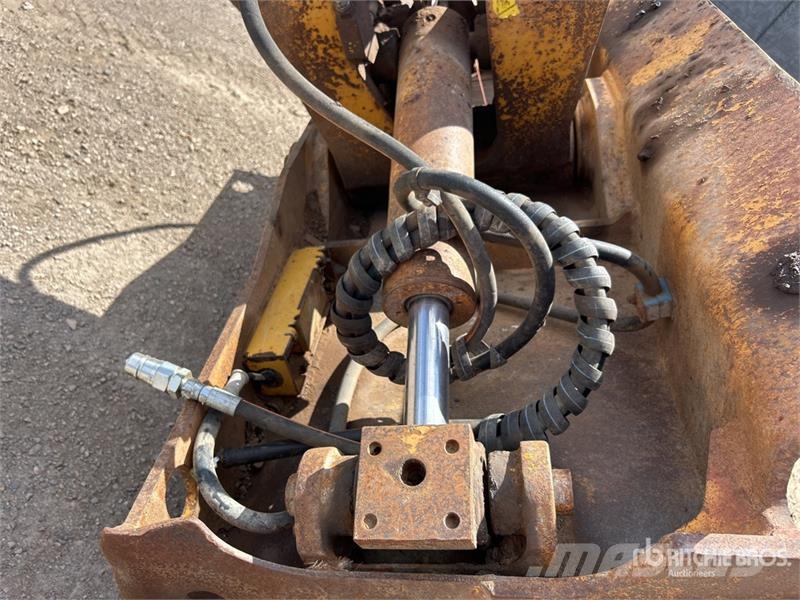 1800 mm Hydraulic Tilting Excavator Bucket - Fits Kašike / Korpe