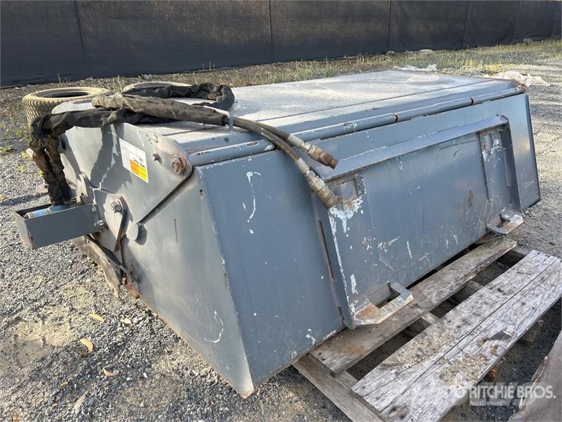 1800 mm Skid Steer Broom Süpürgeler