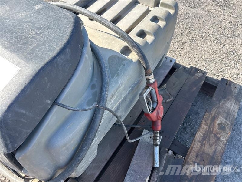  200 L Portable Poly Fuel Tank صهاريج الوقود والصهاريج الإضافية