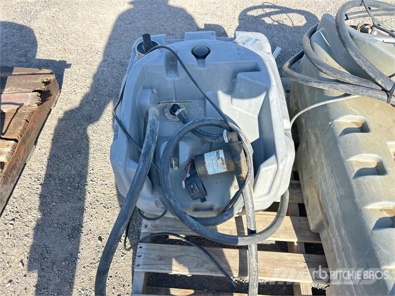  200 L Portable Poly Fuel Tank صهاريج الوقود والصهاريج الإضافية