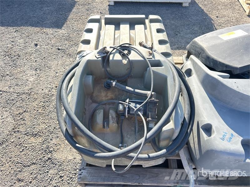  200 L Portable Poly Fuel Tank صهاريج الوقود والصهاريج الإضافية