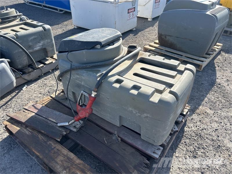  200 L Portable Poly Fuel Tank صهاريج الوقود والصهاريج الإضافية