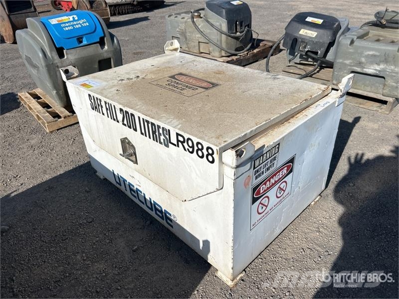  200 L Skid Mounted Steel Diesel Fuel Tank صهاريج الوقود والصهاريج الإضافية