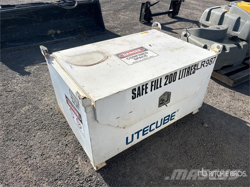  200 L Skid Mounted Steel Diesel Fuel Tank صهاريج الوقود والصهاريج الإضافية