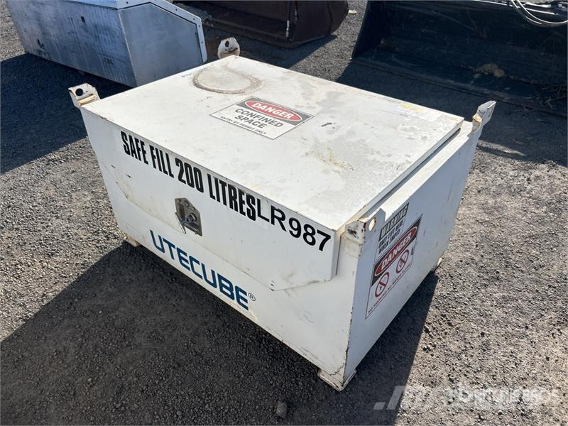  200 L Skid Mounted Steel Diesel Fuel Tank صهاريج الوقود والصهاريج الإضافية