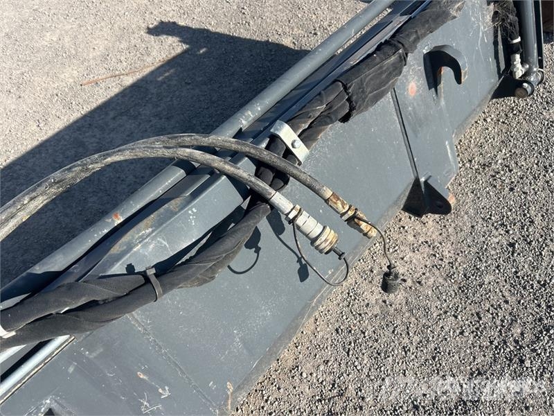 2000 mm Q/C Multi-Purpose Ag Tractor Bucket Other tractor accessories