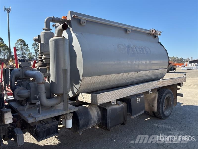  2014 Jurop PVT280 on  Nissan UD PKC37A 4x2 Vacuum  组合/真空油槽车