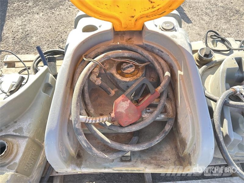  300 L Portable Poly Fuel Tank 燃料和油箱