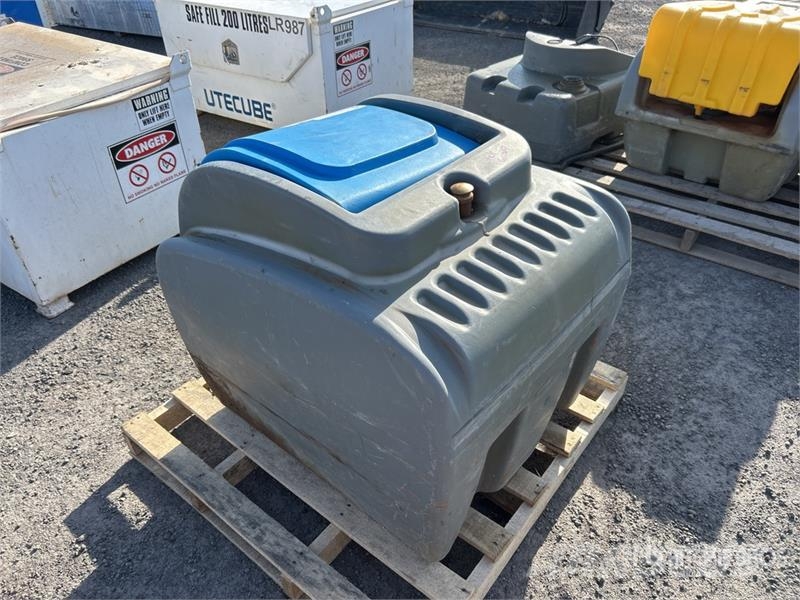  300 L Portable Poly Fuel Tank صهاريج الوقود والصهاريج الإضافية