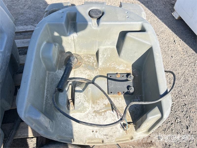  300 L Portable Poly Fuel Tank 燃料和油箱