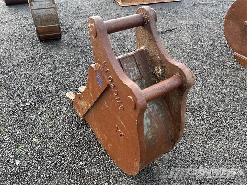 300 mm Q/C Digging Excavator Bucket - Fits JCB 5 t Buckets