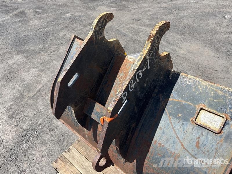 Accurate Fabricating 1000 mm Cleanup Excavator Bucket - Fits Komatsu Buckets