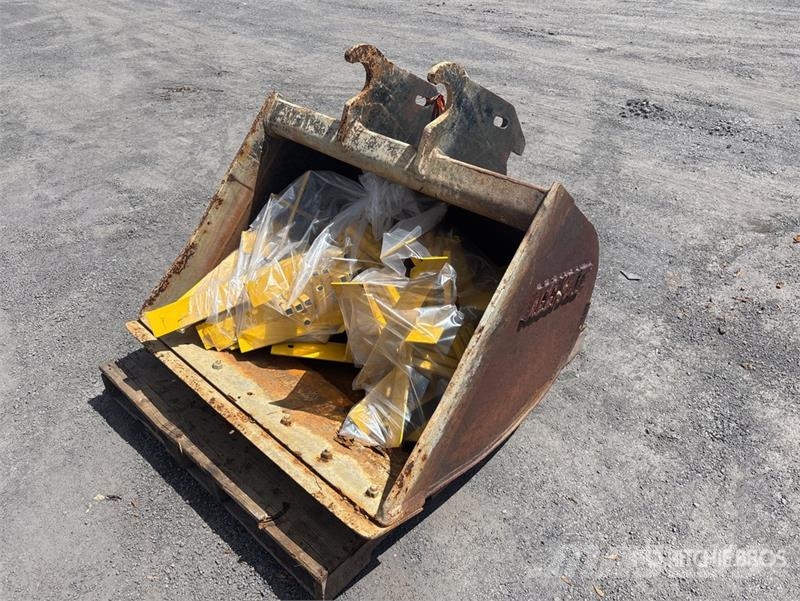 Accurate Fabricating 1000 mm Cleanup Excavator Bucket - Fits Komatsu Buckets