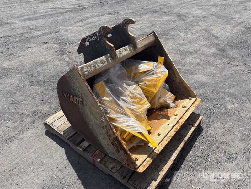 Accurate Fabricating 1000 mm Cleanup Excavator Bucket - Fits Komatsu Buckets