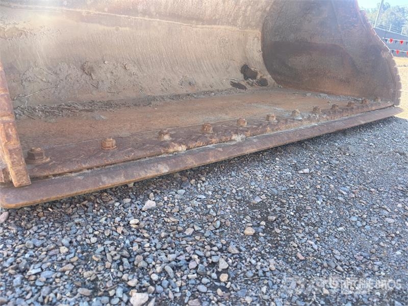 AGM 1800 mm Q/C Hydraulic Tilting Excavator Bucket - F Bakken