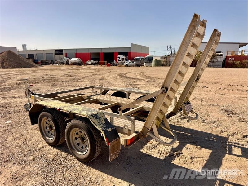  AllTrades 2.4 m T/A Equipment Trailer Rimorchio per il trasporto di veicoli
