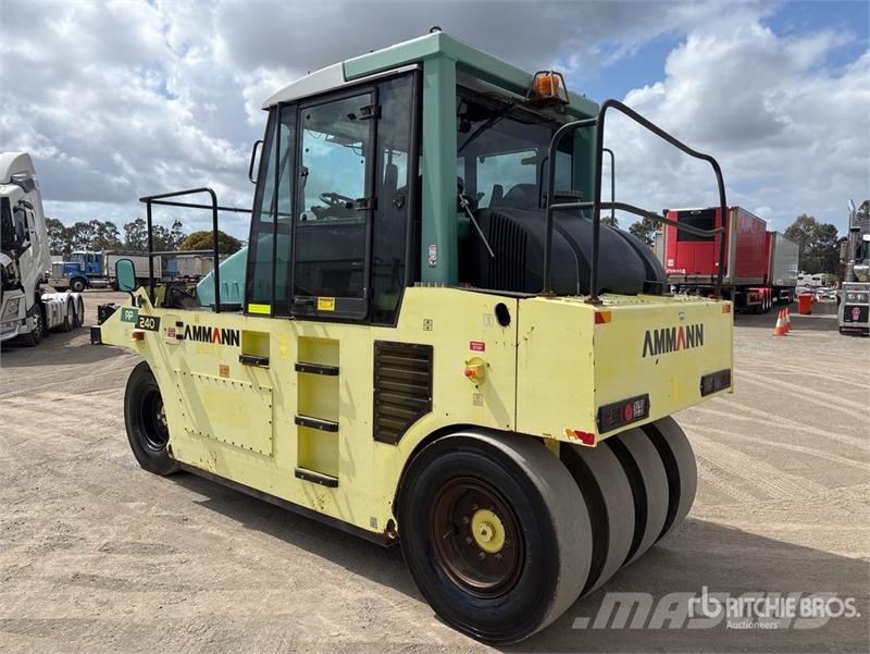 Ammann AP240 8 Wheel Pneumatic Roller Pneumatikus kerekes hengerek