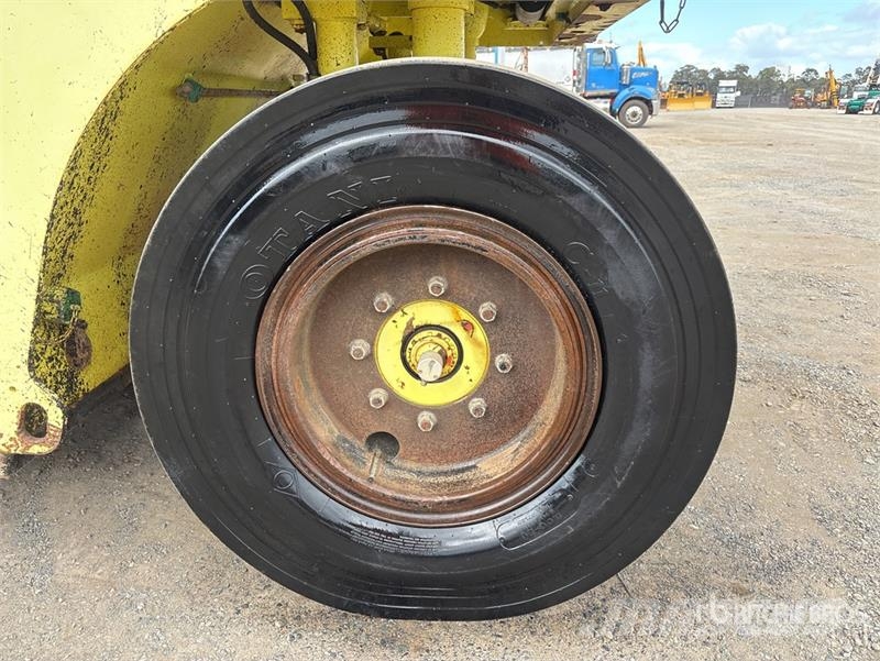 Ammann AP240 8 Wheel Pneumatic Roller Pneumatikus kerekes hengerek