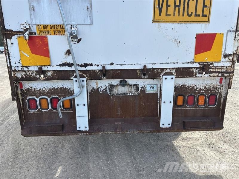  Barker 13.3 m Tri/A Moving Floor Trailer Puspriekabės su grindimis