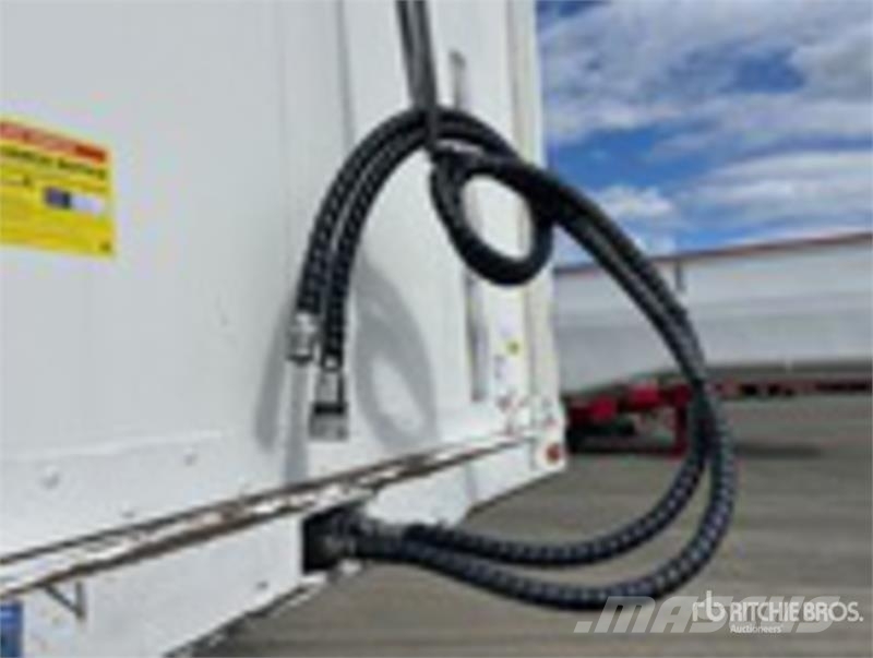  Barker 13.3 m Tri/A Moving Floor Trailer Puspriekabės su grindimis