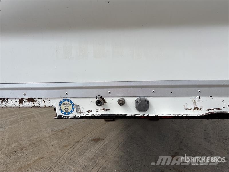  Barker 13.4 m Tri/A Curtain Side Trailer Curtainsider trailers