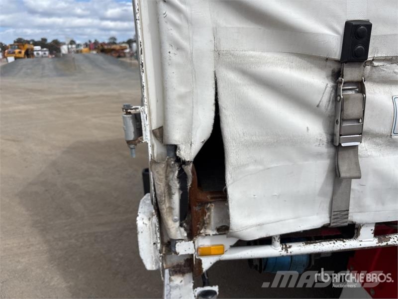  Barker 13.4 m Tri/A Curtain Side Trailer Curtainsider trailers