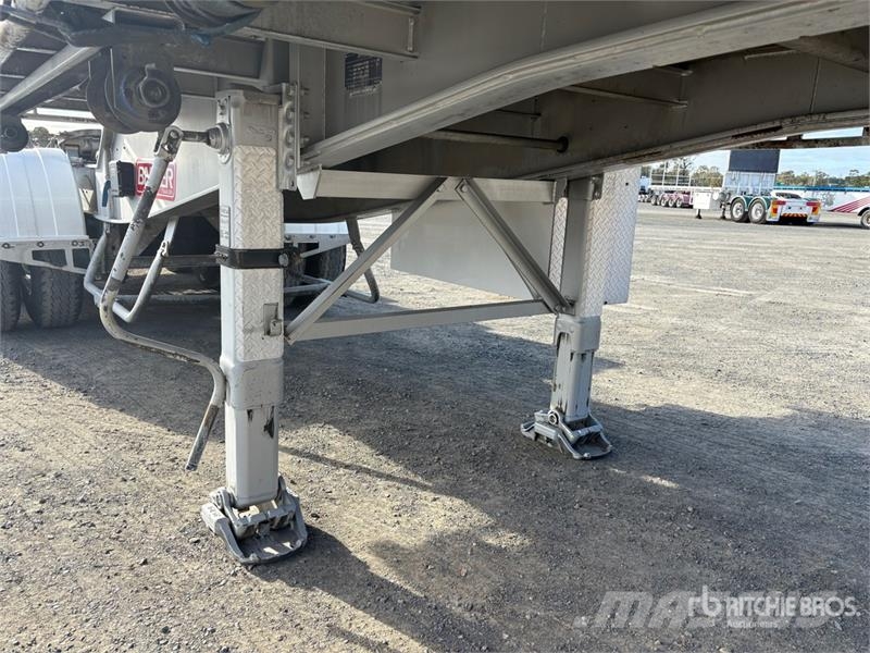  Barker 6.2 m Tri/A B-Double Lead Flatbed Trailer Flatbed/Dropside trailers