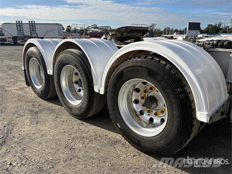  Barker 6.2 m Tri/A B-Double Lead Flatbed Trailer Flatbed/Dropside trailers
