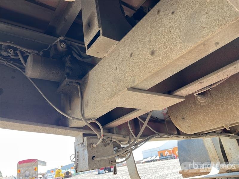  Barker 7.3 m Tri/A B-Double Lead Rollback Curtain  Curtainsider trailers